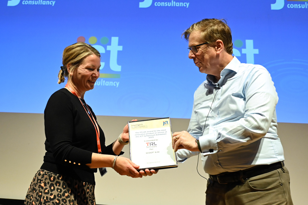 Wendy Davidson (TRL Software) receiving the Intelligent Transport Systems UK 2025 JCT Symposium Award from Alistair Gollop